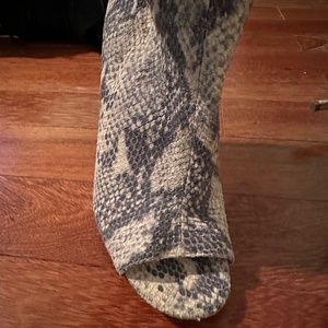 Steve Madden Snake skin open toed heels- size 7.5